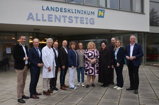 Vorstand Mag. Dr. Bernhard Kadlec, Geschäftsführer Gesundheit Waldviertel GmbH Dr. Andreas Reifschneider, Ärztlicher Standortleiter LK Allentsteig Prim. Univ.-Doz. Dr. Christian Bancher, Kaufmännischer Direktor LK Horn-Allentsteig Mag. Franz Huber, Ärztlicher Direktor LK Horn-Allentsteig Prim. Dr. Reinhold Klug, MBA, FACS, Pflegerische Bereichsleitung LK Allentsteig DGKP Beatrix Litschauer, Betriebsrätin Irene Pany, Vorständin Mag. jur. Dr. med. Elisabeth Bräutigam, MBA, Pflegedirektorin LK Horn-Allentsteig Mag. Elisabeth Klang, Pflegerischer Standortleiter LK Allentsteig DGKP Manfred Astner, MSc, Kaufmännische Standortleiterin LK Allentsteig Dipl.-Ing. Katharina Hochleitner, MSc und Vorstand Mag. Gerhard Dafert
