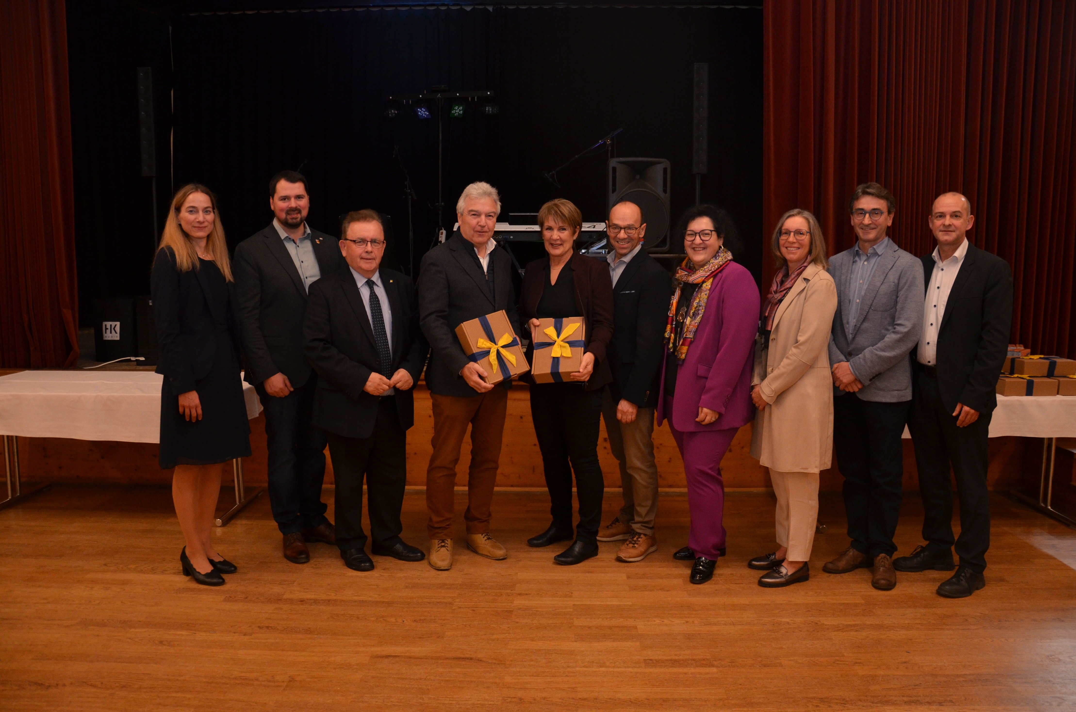 Gruppenfoto Verabschiedung Prim. Univ.-Doz. Dr. Christian Bancher und DGKP Beatrix Litschauer 