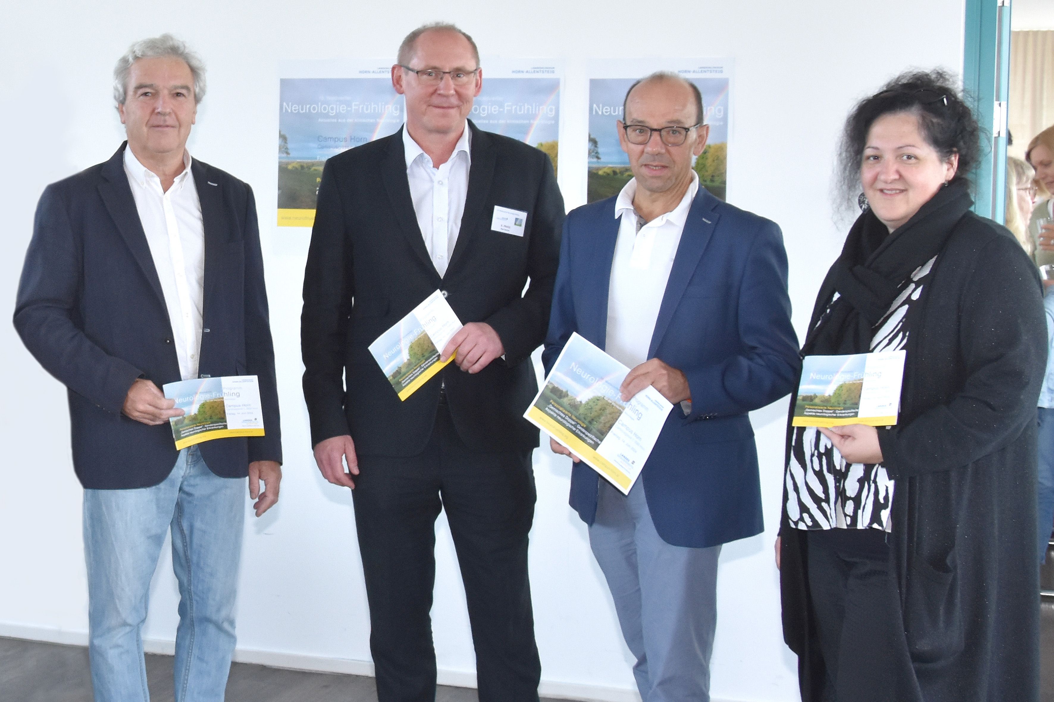 v.l.n.r.: Prim. Univ.-Doz. Dr. Christian Bancher (Leiter der Abteilung für Neurologie am LK Horn-Allentsteig), Doz. Dr. Konstantin Prass, MBA (Chefarzt der Neurologischen Klinik am Helios-Klinikum Bad Saarow, Deutschland), Mag. Franz Huber (Kaufmännischer Direktor LK Horn-Allentsteig), Mag. Elisabeth Klang (Pflegedirektorin LK Horn-Allentsteig)